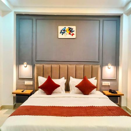 Mavens White Artemis Hospital Road Sector 52 Gurgaon Hotel Exterior photo