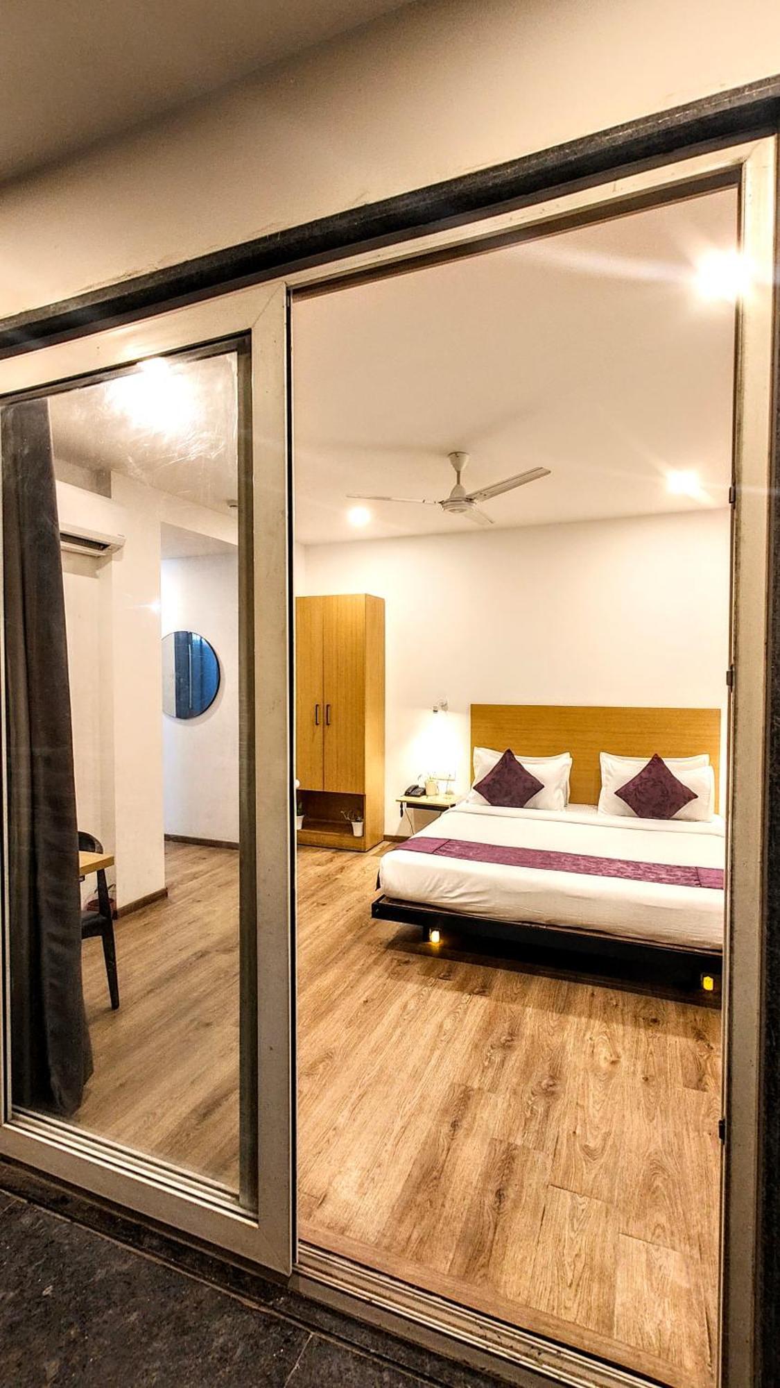 Mavens White Artemis Hospital Road Sector 52 Gurgaon Hotel Exterior photo