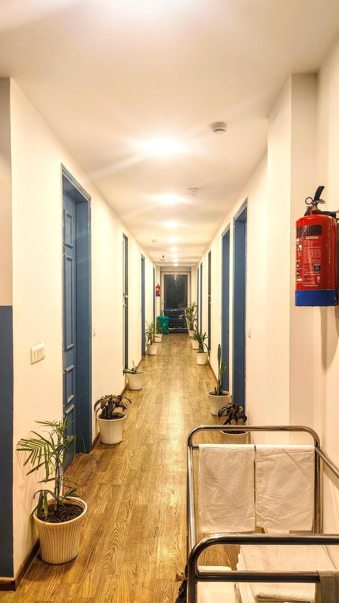 Mavens White Artemis Hospital Road Sector 52 Gurgaon Hotel Exterior photo
