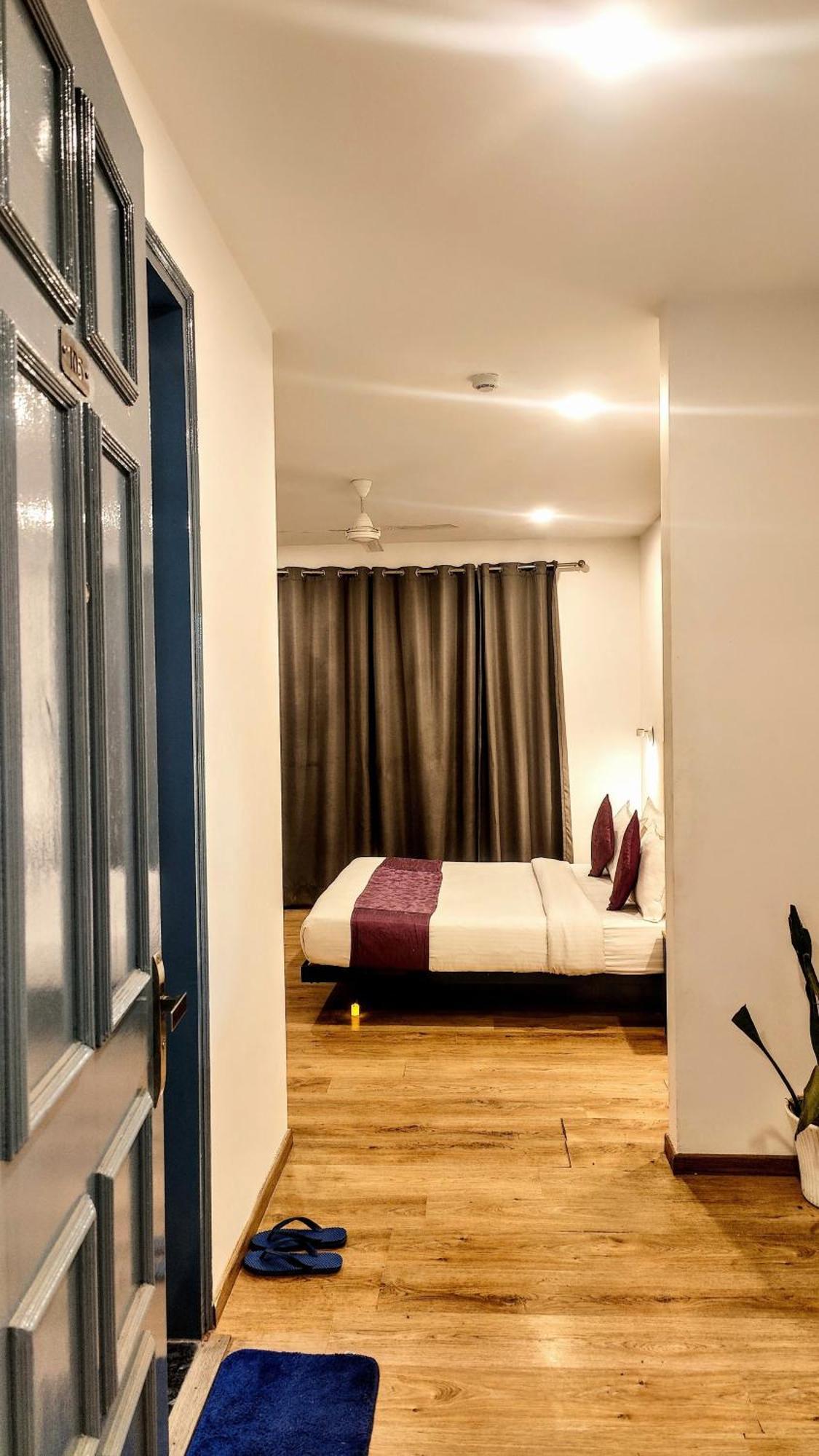 Mavens White Artemis Hospital Road Sector 52 Gurgaon Hotel Exterior photo