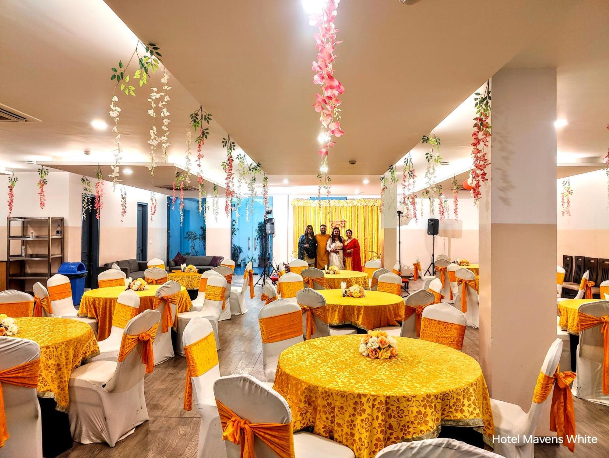 Mavens White Artemis Hospital Road Sector 52 Gurgaon Hotel Exterior photo