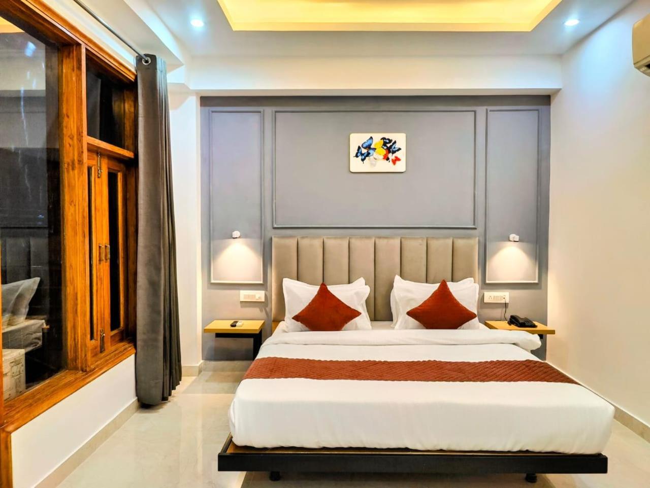 Mavens White Artemis Hospital Road Sector 52 Gurgaon Hotel Exterior photo