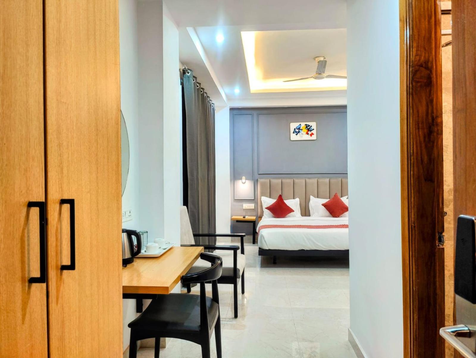 Mavens White Artemis Hospital Road Sector 52 Gurgaon Hotel Exterior photo