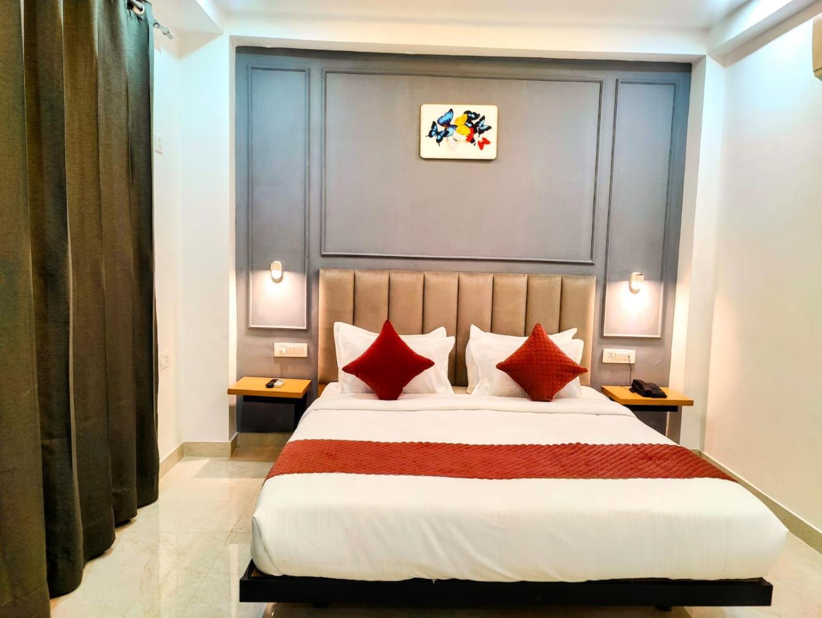 Mavens White Artemis Hospital Road Sector 52 Gurgaon Hotel Exterior photo